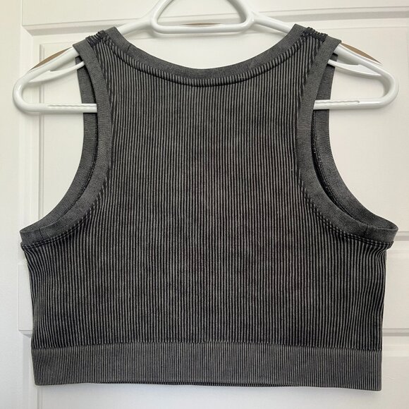 Sports Bra / Crop Top - Picture 2 of 4